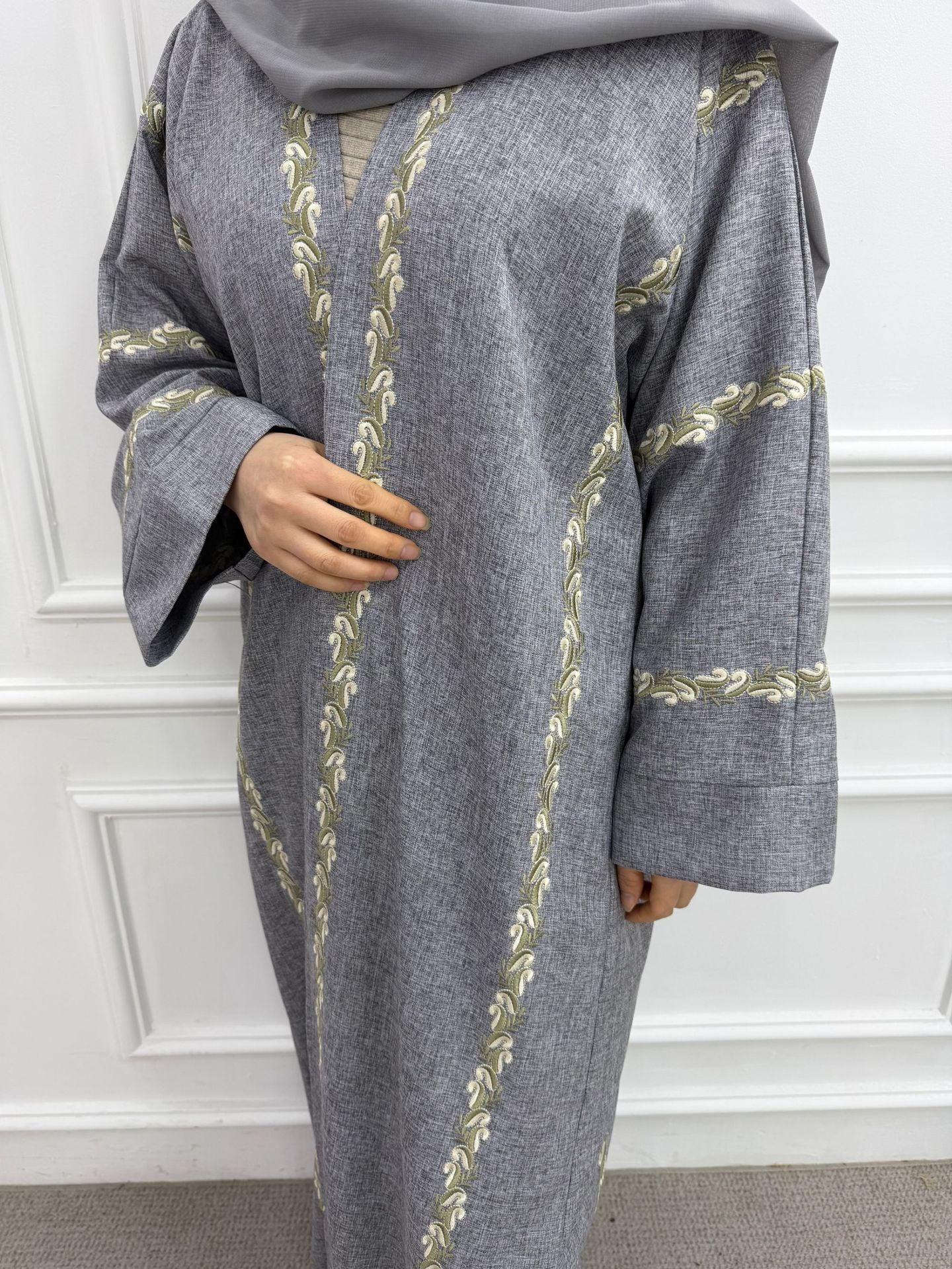 LR1153  Exquisite plus size embroidered cardigan
