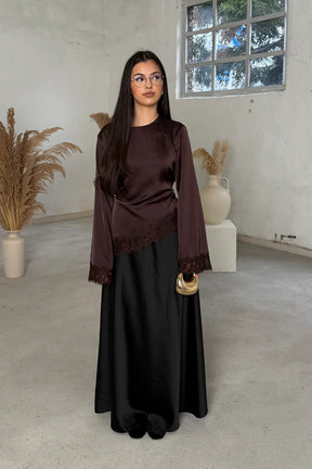 B3788  Round Neck Plain Long Sleeve Irregular Hem Lace Trim Base Layer Top