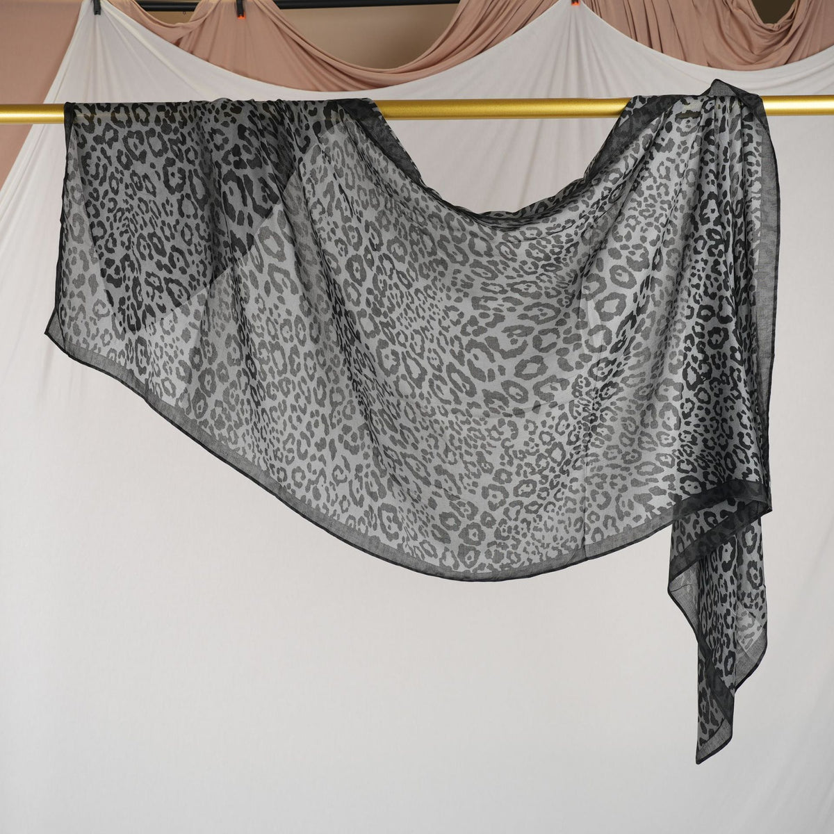 DL002  Double-Sided Modal Printed Single-Stitch Right-Angle Rolled-Edge Hijab
