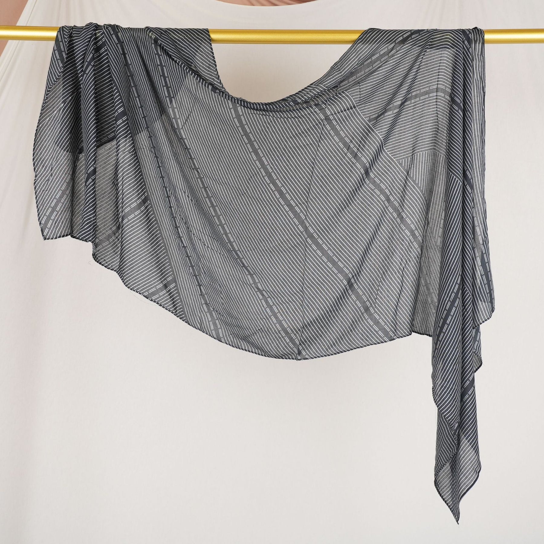 DL001  Double-Sided Modal Printed Single-Stitch Right-Angle Rolled-Edge Hijab