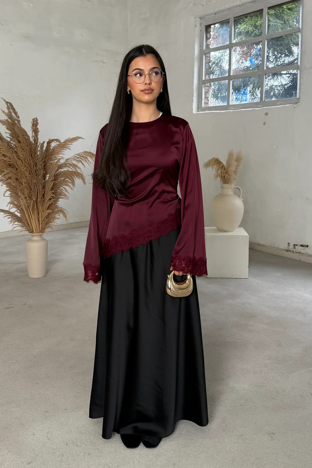 B3788  Round Neck Plain Long Sleeve Irregular Hem Lace Trim Base Layer Top