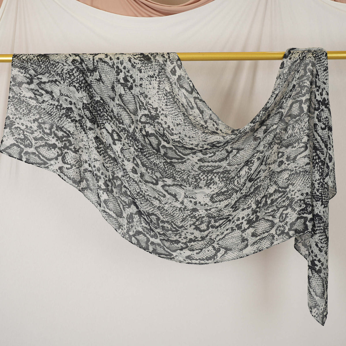 DL002  Double-Sided Modal Printed Single-Stitch Right-Angle Rolled-Edge Hijab