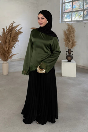 B3788  Round Neck Plain Long Sleeve Irregular Hem Lace Trim Base Layer Top