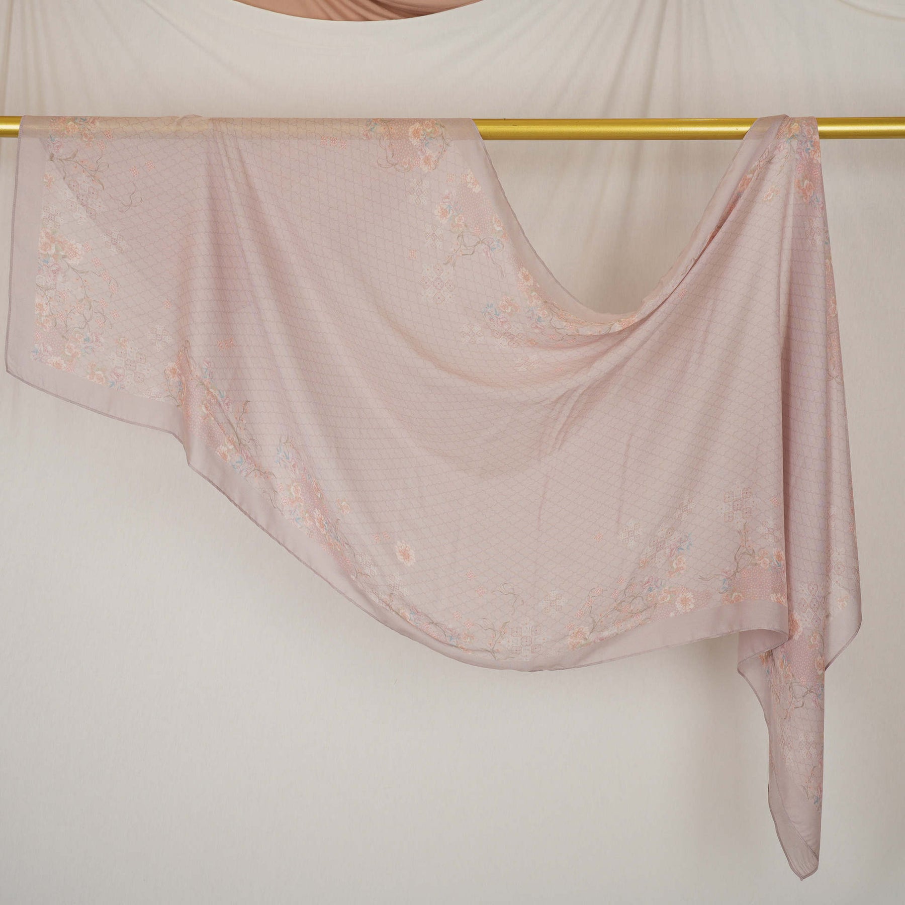 DL002  Double-Sided Modal Printed Single-Stitch Right-Angle Rolled-Edge Hijab