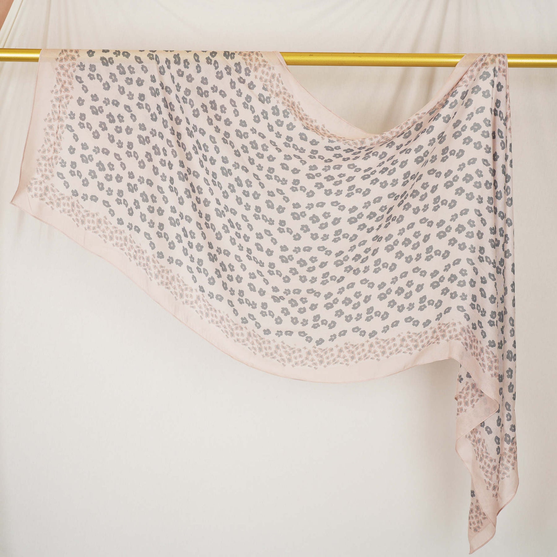 DL002  Double-Sided Modal Printed Single-Stitch Right-Angle Rolled-Edge Hijab