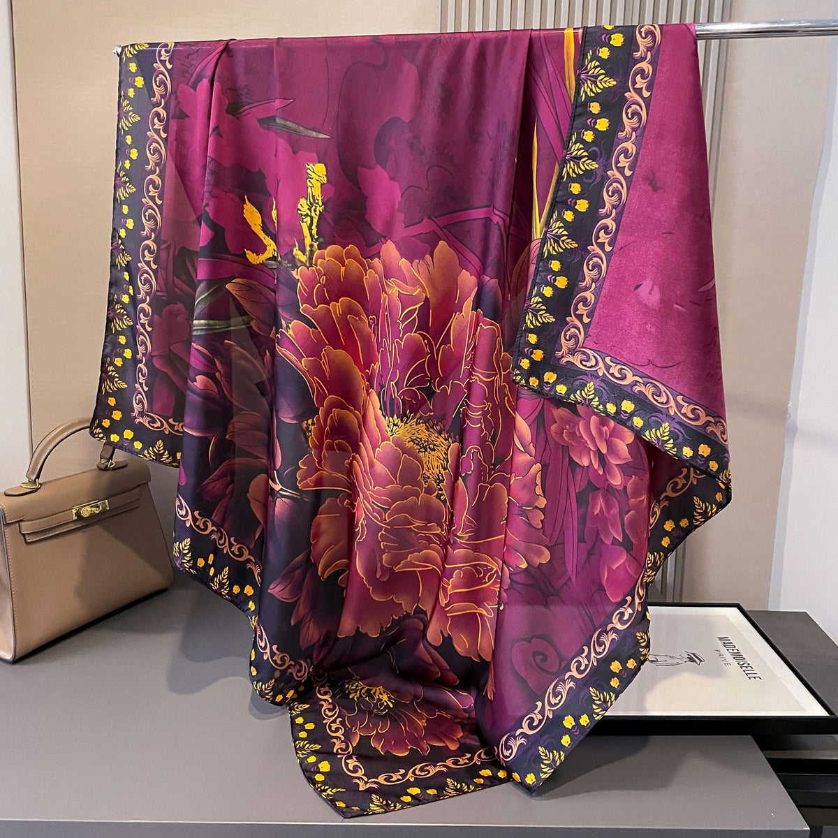 S11001  110*110 cm Printed Silk-Look Large Square Scarf