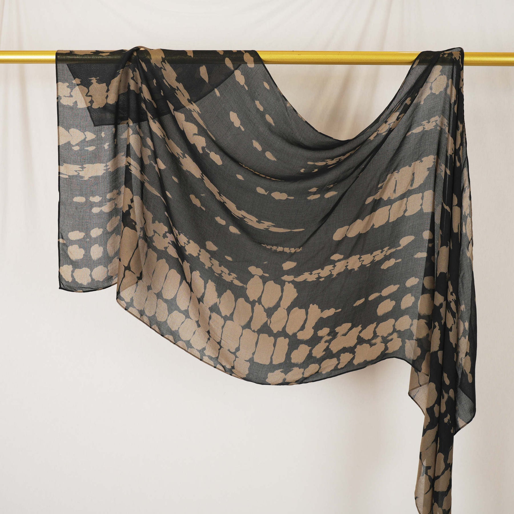 DL001  Modal printed hijab with square corners and rolled hem