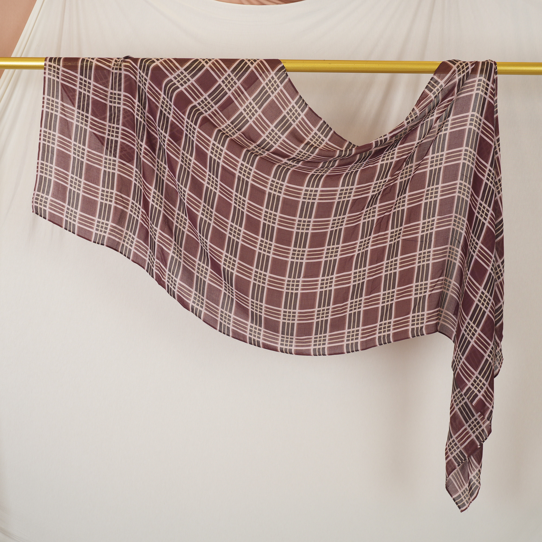 DL001  Modal printed hijab with square corners and rolled hem