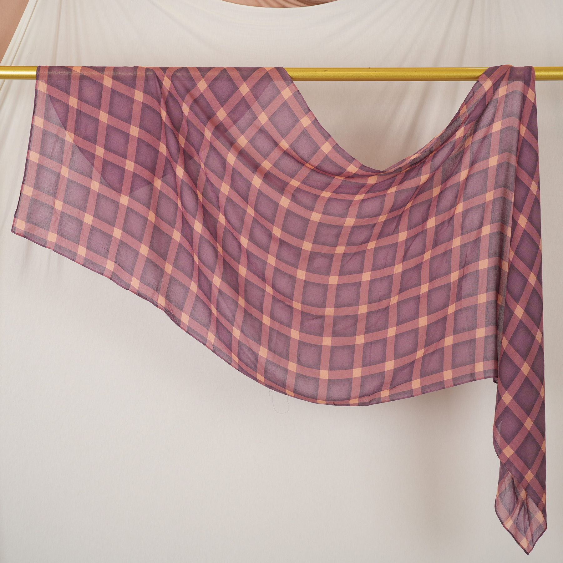 DL001  Modal printed hijab with square corners and rolled hem