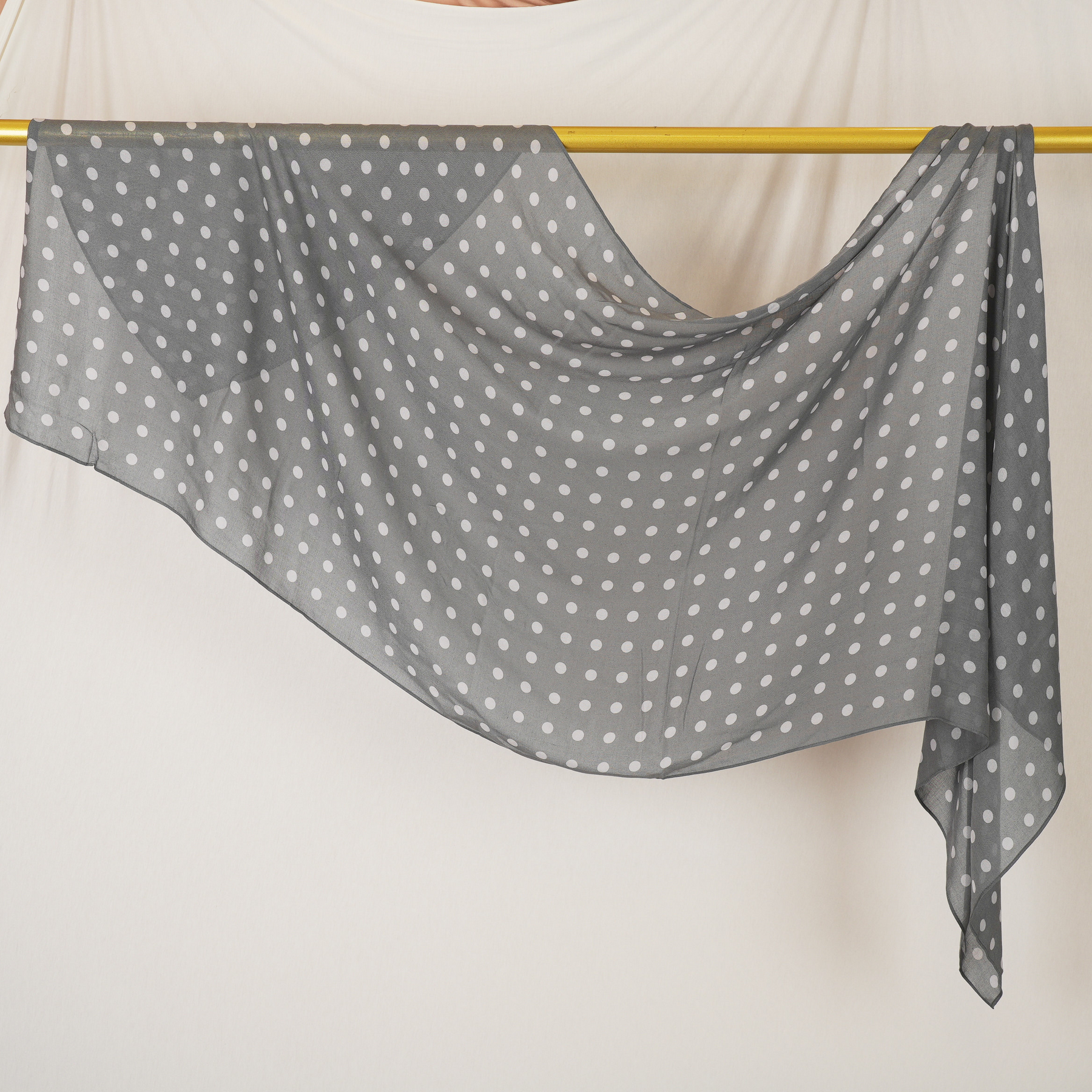 DL001  Modal printed hijab with square corners and rolled hem